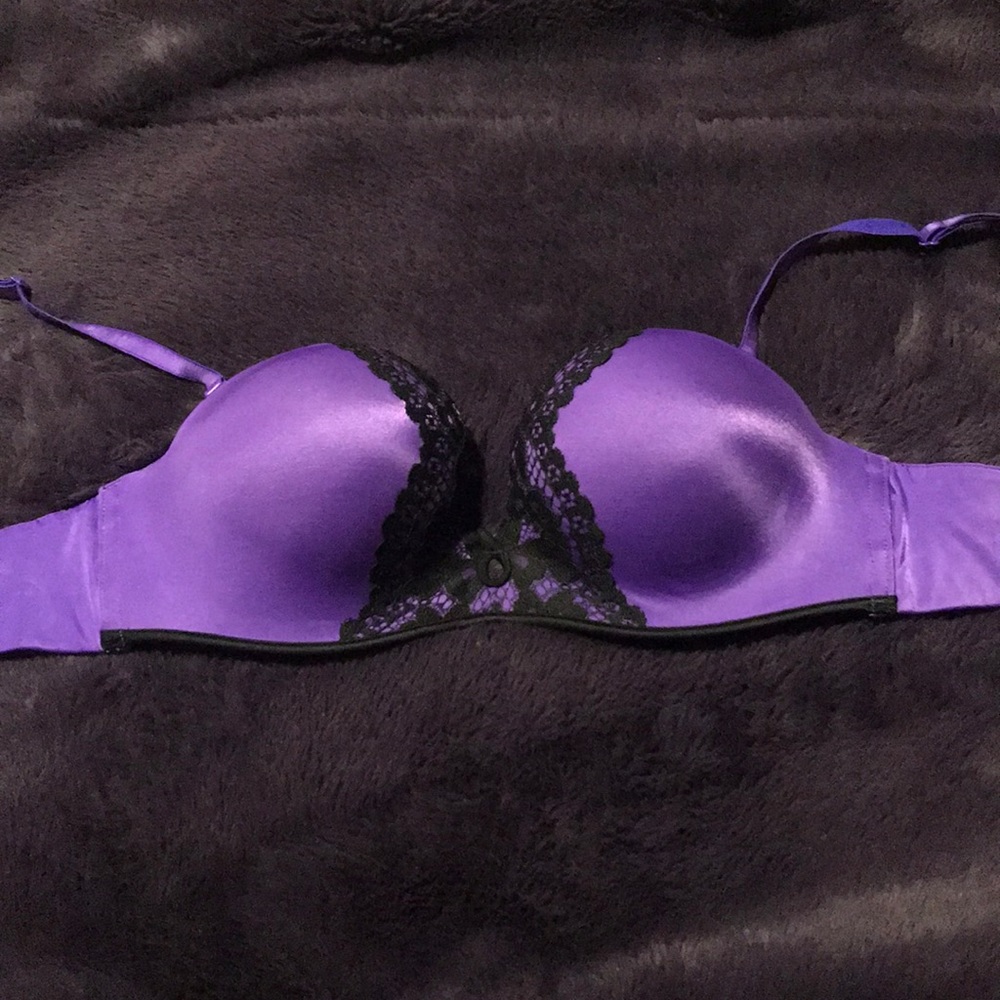 Victoria’s Secret bombshell push up bra